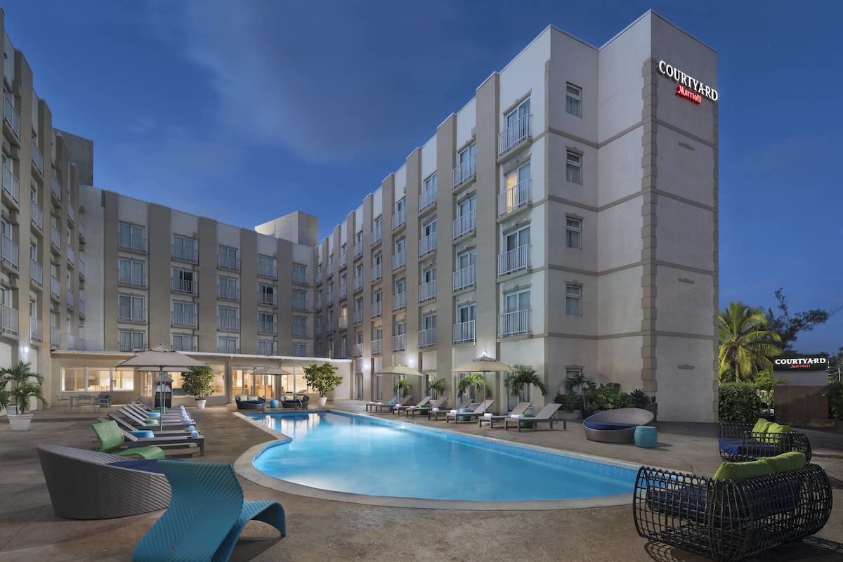 Courtyard Nassau Downtown/Junkanoo Beach - Nassau, Bahamas